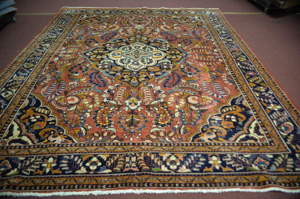 Persian Lilihan Hand knotted rug 8.9 x 11.4: Fine hand knotted rug in good condition! Ready to use! Retail $2500. 8.9 x 11.4 ft.
