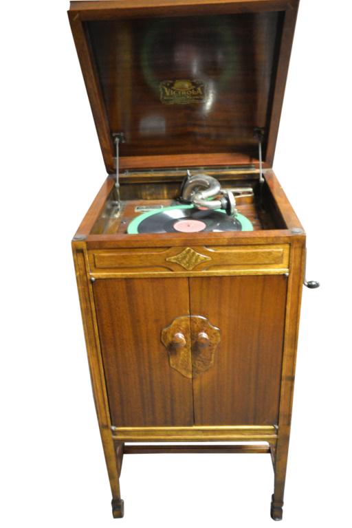 VV 4-3 Victrola Phonograph (1 of 9)