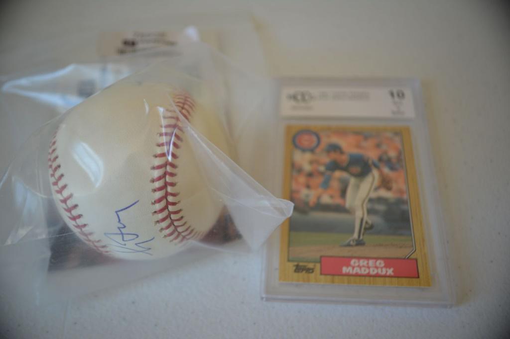 Greg Maddux Signed Baseball & Card COA (1 of 7)