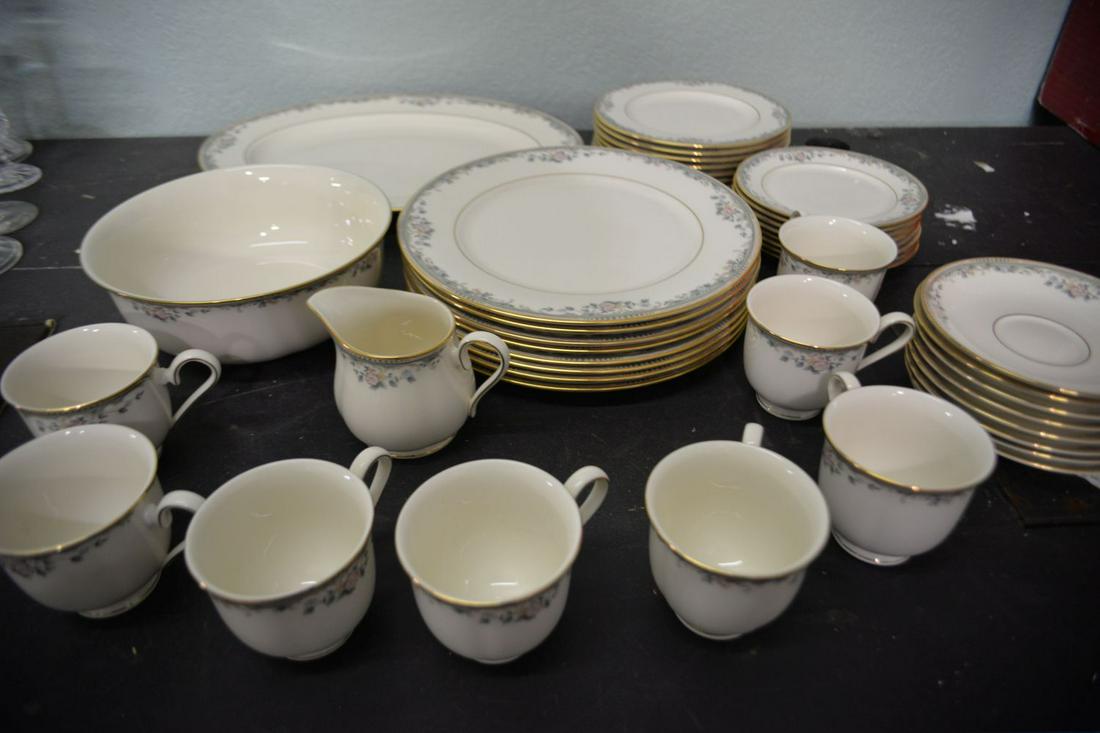 Lenox Spring Vista Porcelain China Set 55 Pcs: This fine set of china in the Spring Vista pattern by Lenox is gorgeous and like new. Most of the pieces have not been used and the rest are in new condition! 55 pieces! 8- Dinner Plates, 8 Salad Plat