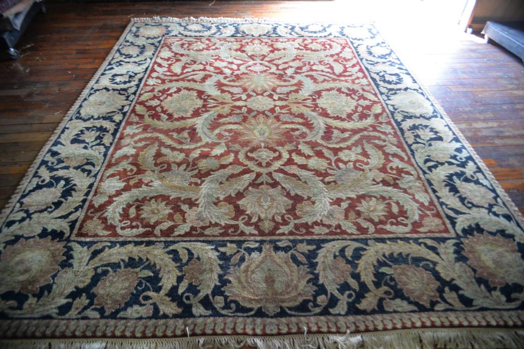 Fine Estate Persian Style Wool Rug 7.8 x 10.4 ft: Excellent quality Persian style hand tufted wool rug. Great condition and ready to use from a fine non-smoking estate. 7.8 x 10.4 ft.