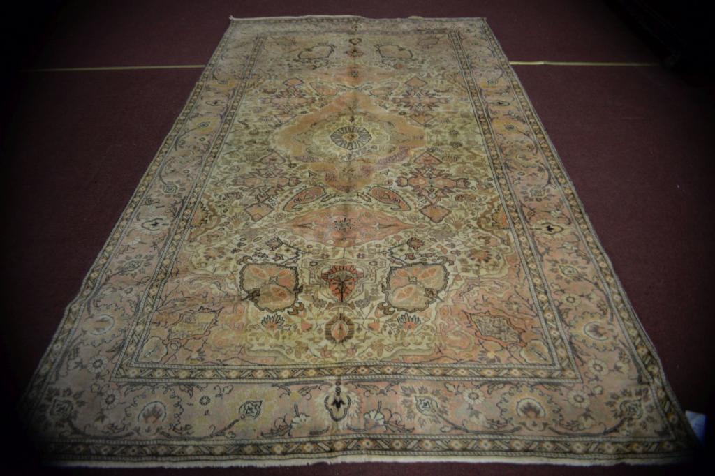 Persian Tabriz Hand Woven Rug 6.7 x 10ft: Fantastic hand knotted rug. This rug is in good condition and ready to use! Rug is a little darker and richer color in person. Retail $2800. 6.7 x 10ft.