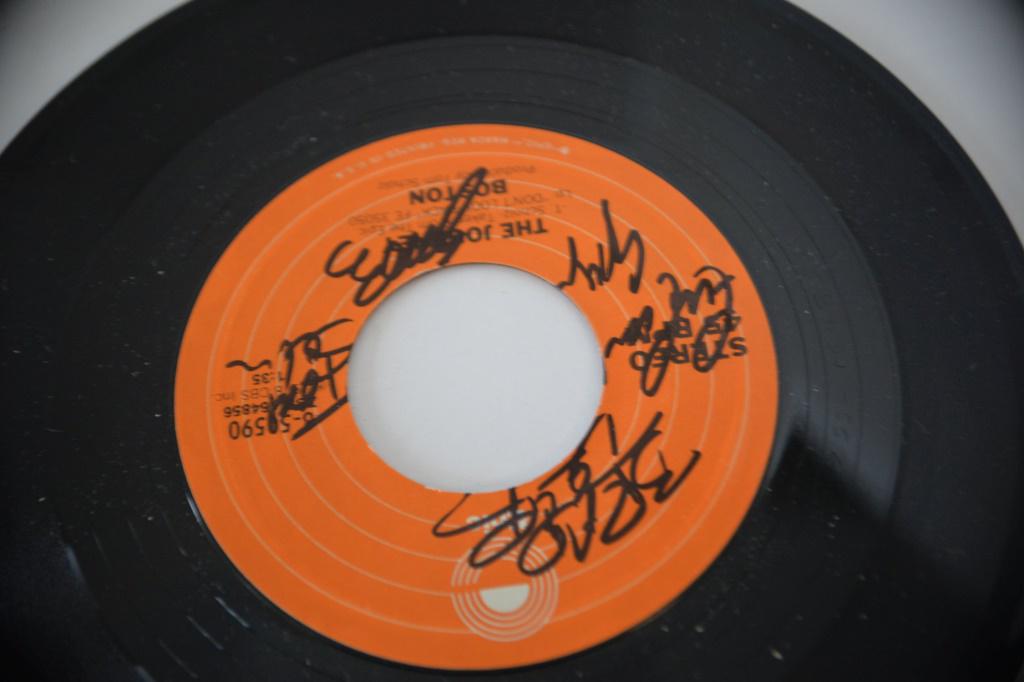 Signed Tom Schulz Brad Delp Boston 45 (1 of 2)