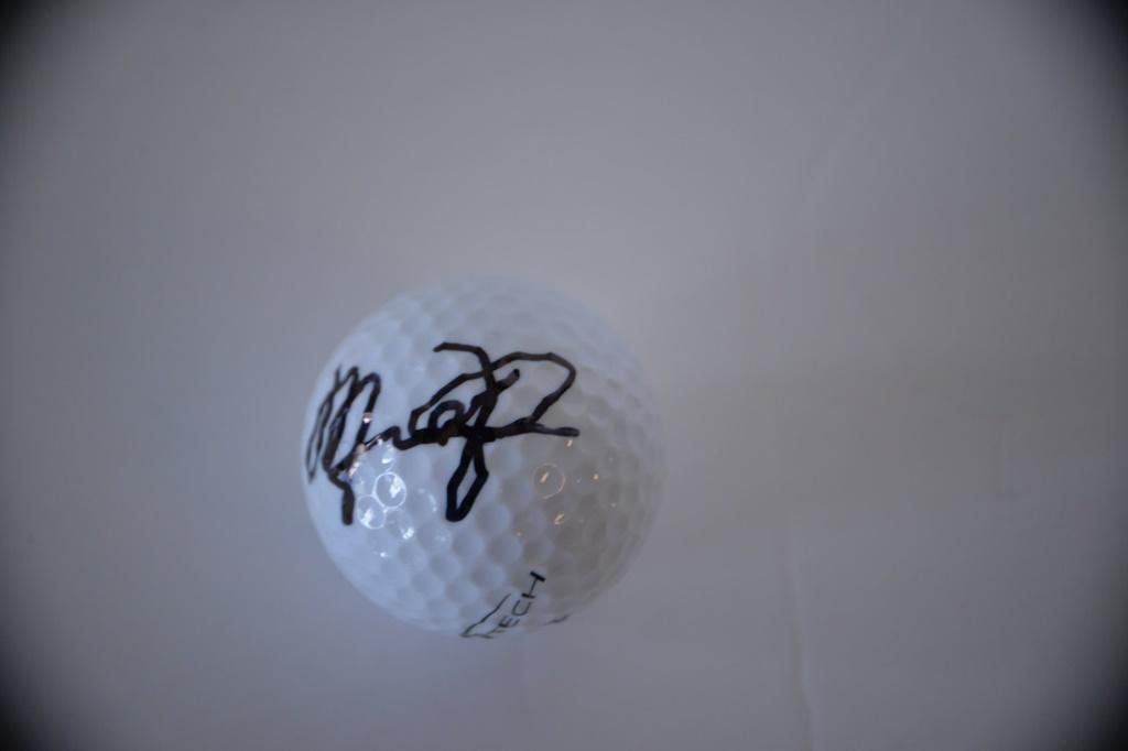 Signed Michael Jordan Golf Ball (1 of 3)