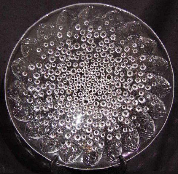 LARGE LALIQUE FISH & BUBBLE ROSCOFF CENTER BOWL: ELEGANT DESIGN OF FISH AROUND THE BORDER WITH AIR BUBBLES IN CENTER, 14"DIAMETER, 2.5"TALL