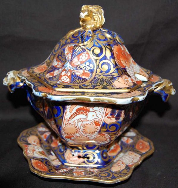 MASONS PATENT IRONSTONE IMARI SAUCE TUREEN: WITH MATCHING UNDERPLATE, CA 1813-1825, FAIENCE FENTON IMARI PATTERN, 8"W, 7'D, 8"TALL