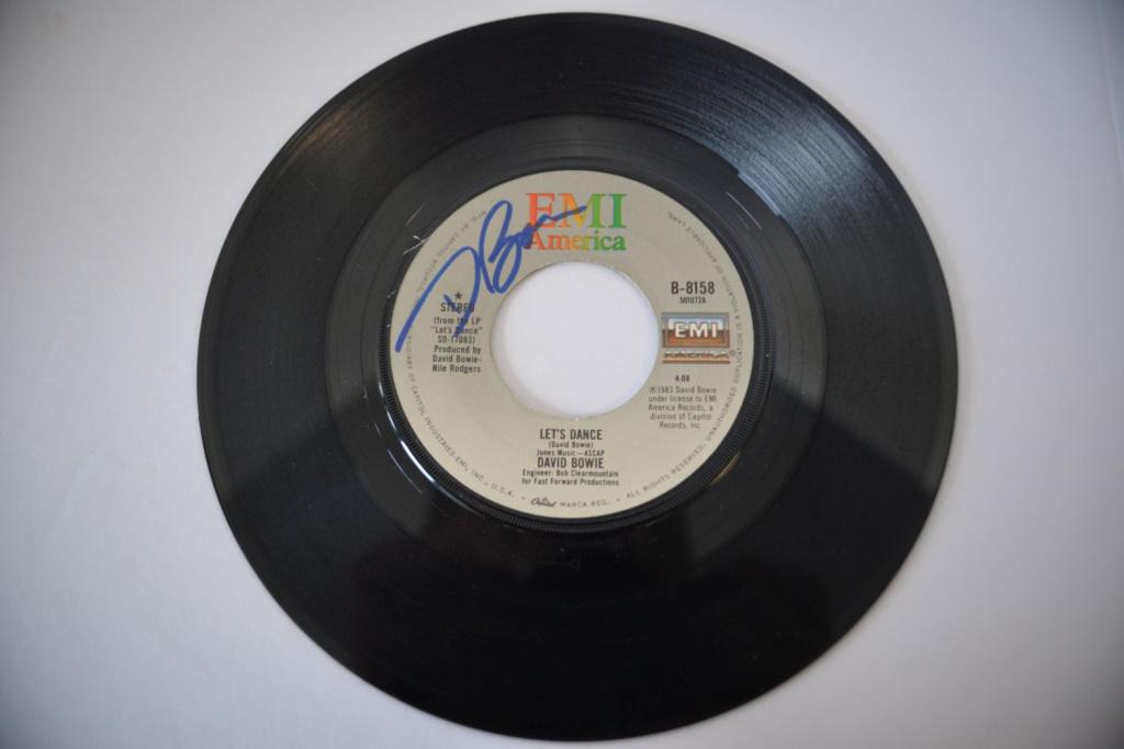 Signed David Bowie 45 Record: Super collectible vintage 45 record by David Bowie, signed David Bowie! In good condition!