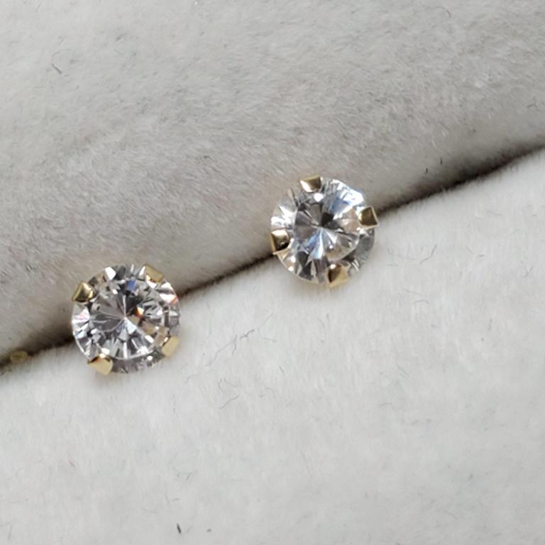 $400 14K CZ Earrings EC57-75: 14K Yellow Gold Cubic Zirconia Earrings, Made in Canada, Suggested Retail Value $400. Brand new in the box!