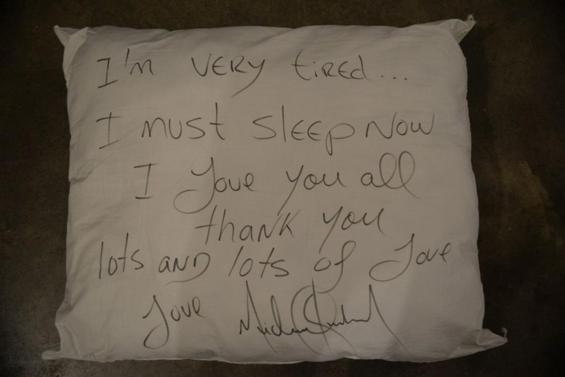 Signed Michael Jackson Pillow Case COA (1 of 11)