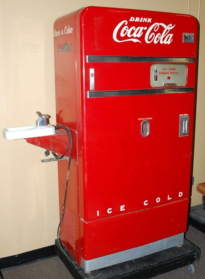 156 COCA COLA MACHINE WITH DRINKING FOUNTAIN
