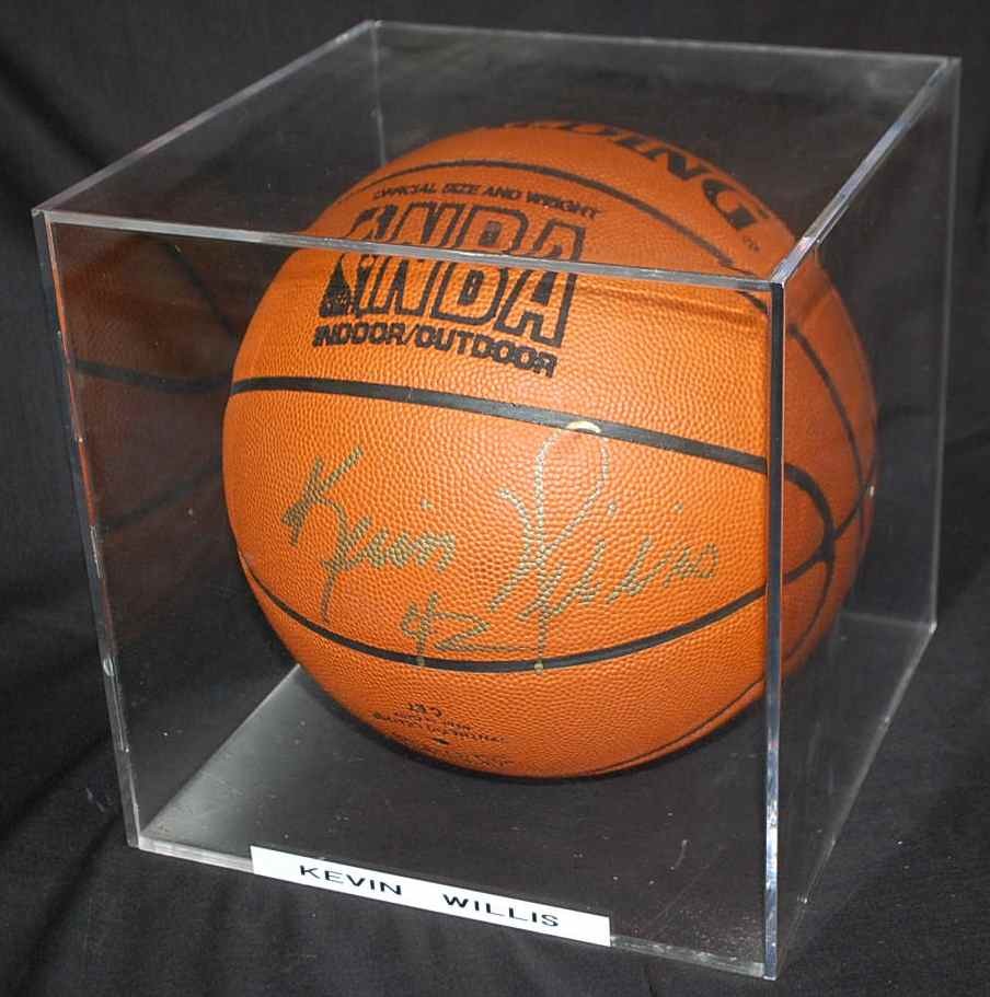 KEVIN WILLIS AUTOGRAPHED BASKETBALL: SIGNED