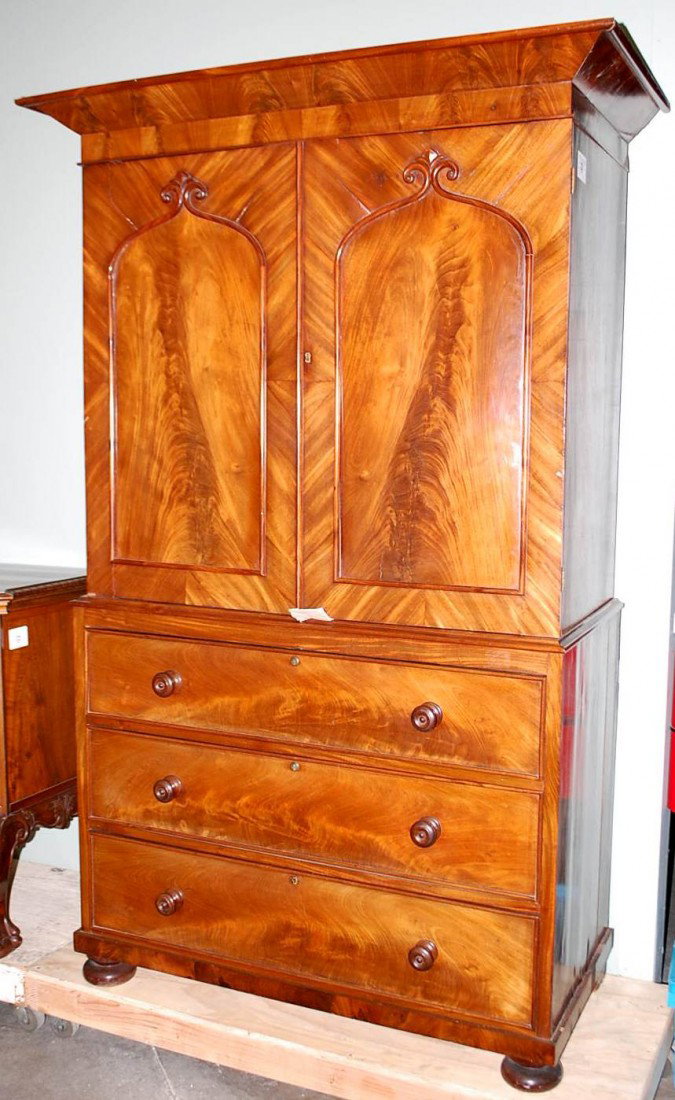 016: SCOTTISH MAHOGANY GOTHIC LINEN PRESS: FITTED INTERIOR, BUN FEET, GOTHIC FLAME GRAIN DOORS, THREE PARTS, EASY FOR MOVING CA 1850, 54"W, 24"D, 83" TALL