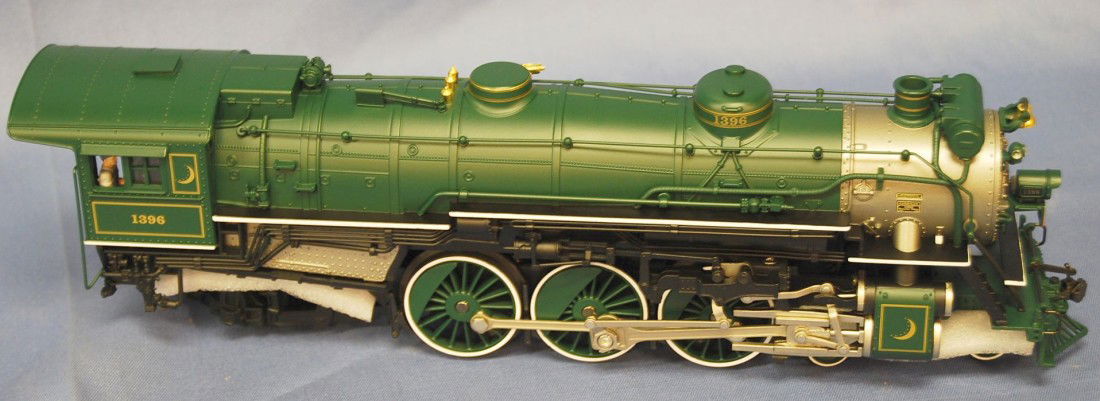 2002 LIONEL CRESCENT LTD 4-6-2 NIB TRAIN SET: SOUTHERN PS-4 PACIFIC 4-6-2 LOCOMOTIVE W/TENDER AND 4 PASSENGER CARS ALL NEW. DIRECT FROM ESTATE, ENGINE BOX OPENED TO VERIFY CONTENTS. LIONEL MODEL NUMBER IS 6-31713