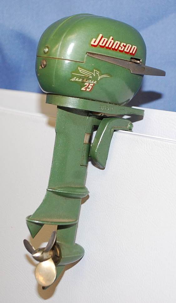 011: MINITURE JOHNSON 25HP BOAT MOTOR: MODEL BOAT MOTOR