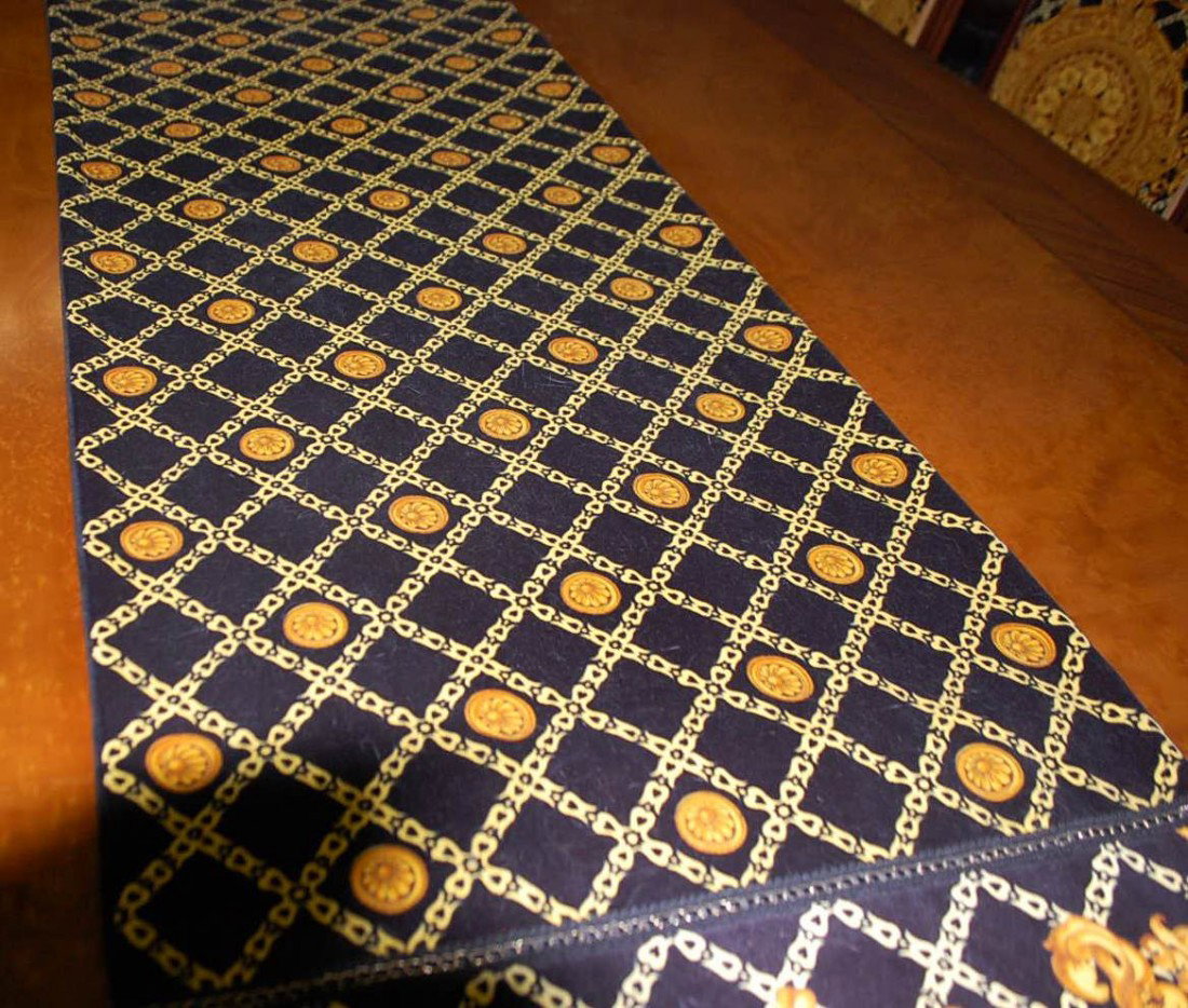 053: VERSACE TABLE RUNNER - 5