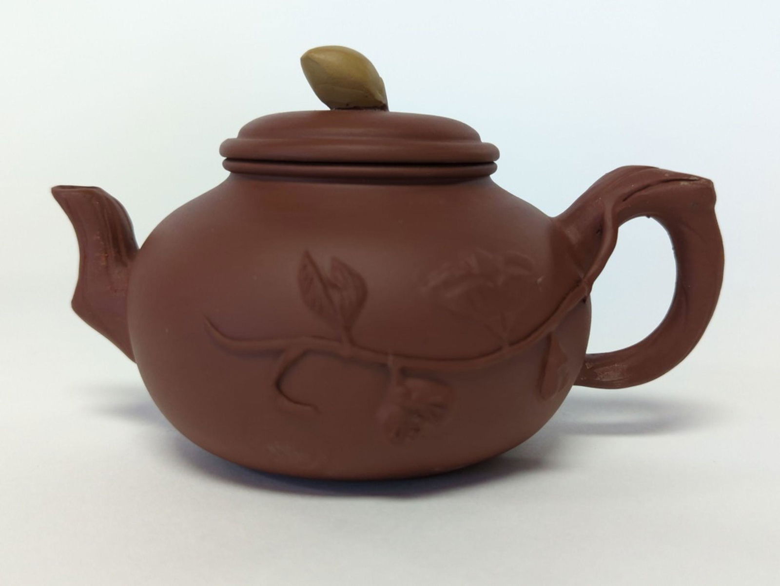 Antique Chinese Zisha Teapot 5.5"W: Fine antique Chinese Teapot! Too cute! From the early 1900's. 3.5H x 5.5W x 4D inches. Very good condition! Be sure and view all pics for condition. Congratulations to the winning bidder!
