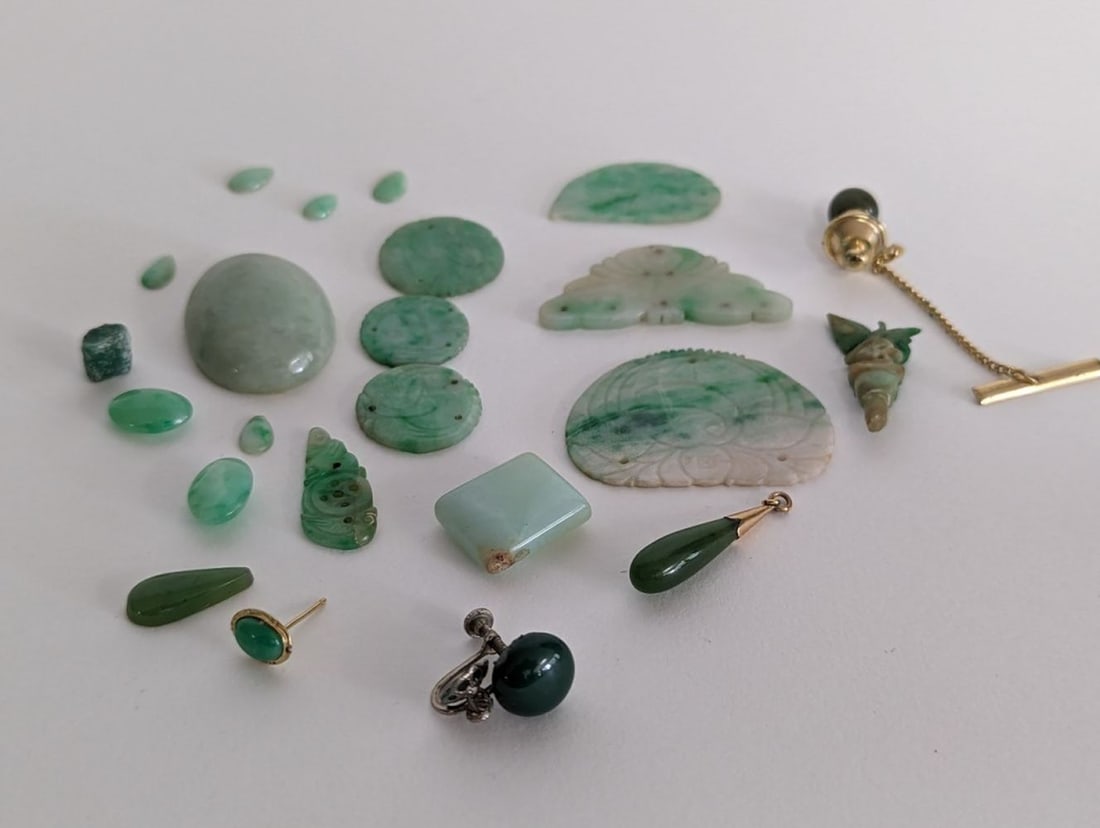 23 Piece Jadeite Lot Collection: All 23 pieces of Jadeite in this lot for one money! Fantastic collection!