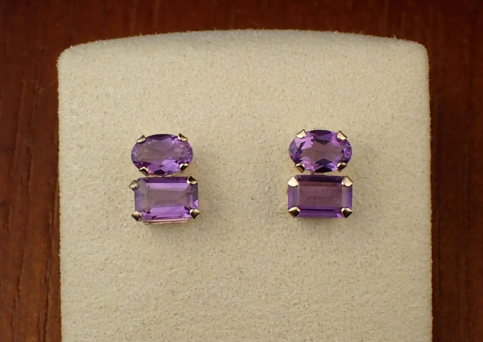 AMETHYST & 14 KARAT GOLD STUD EARRINGS (1 of 2)