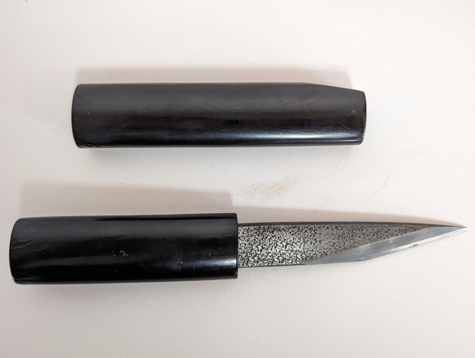 Japanese Kiridashi-kogatana Knife 9"L: Great Japanese Kiridashi Knife. Very good condition with minor wear. Please be sure and view all pics for condition.