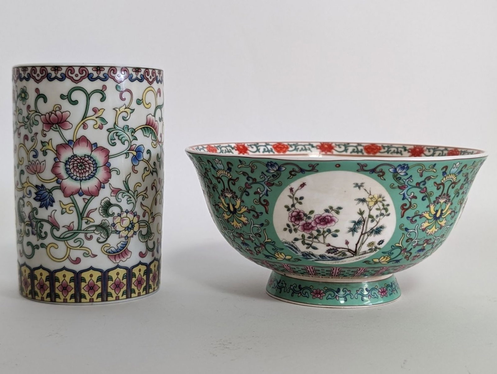 Antique Chinese Porcelain Brush Pot & Bowl: Fantastic lot of 2 early 20th century Chinese porcelain pieces. Brush Pot 4.75H x 3.2W in. Bowl: 3H x 6.25W in. Both items in very good condition. Please be sure to view all photos for condition. From