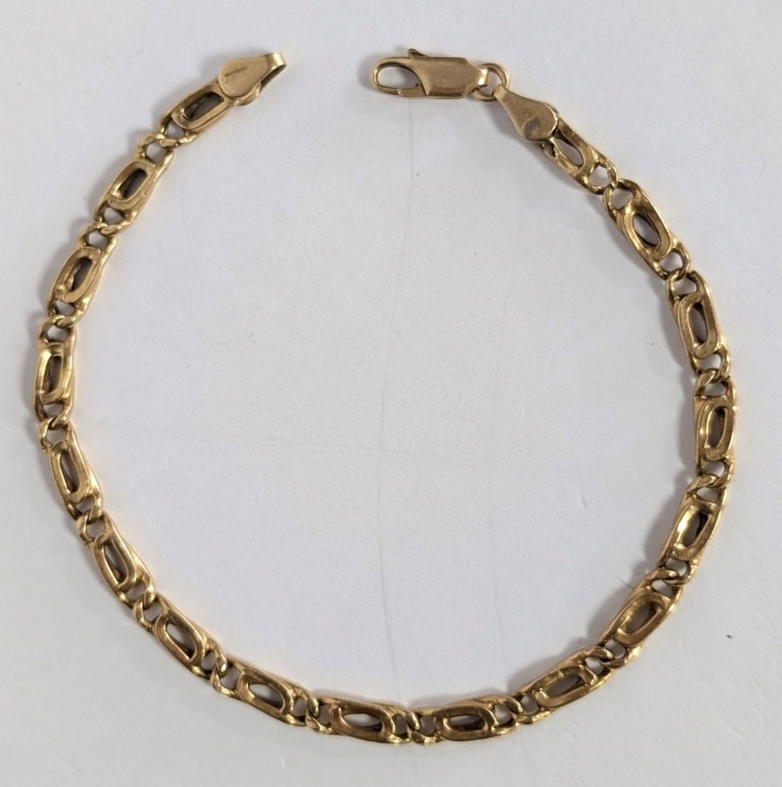 18K Yellow Gold Bracelet 6 grams (1 of 4)