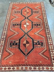 Shiraz Hand Woven Rug 5 x 8.5 ft