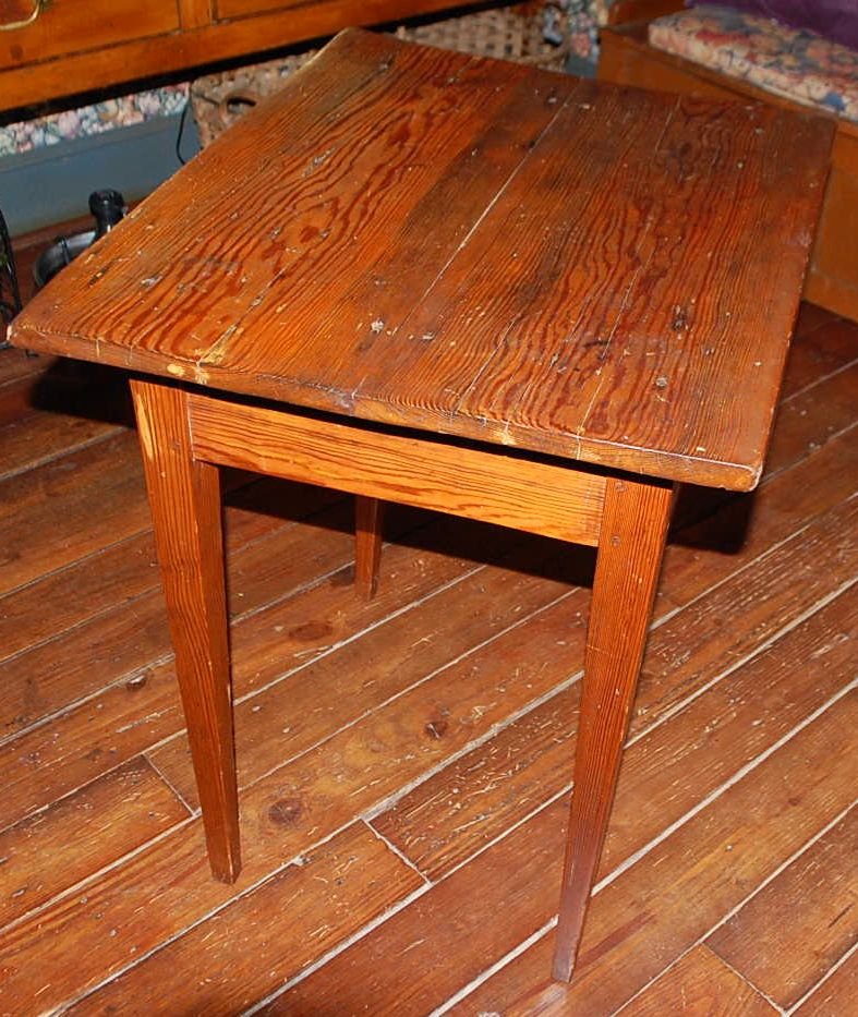 EARLY PINE WORK TABLE: SQUARE TAPERED LEGS