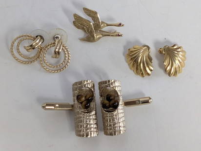 Lot of 14K Yellow Gold Jewelry Pieces 1.18 oz: 4- 14K jewelry items including: 2 pairs of earrings, 1 pair of cufflinks, and a pin. All 1.18 oz of 14K gold for one money. All in very good condition.