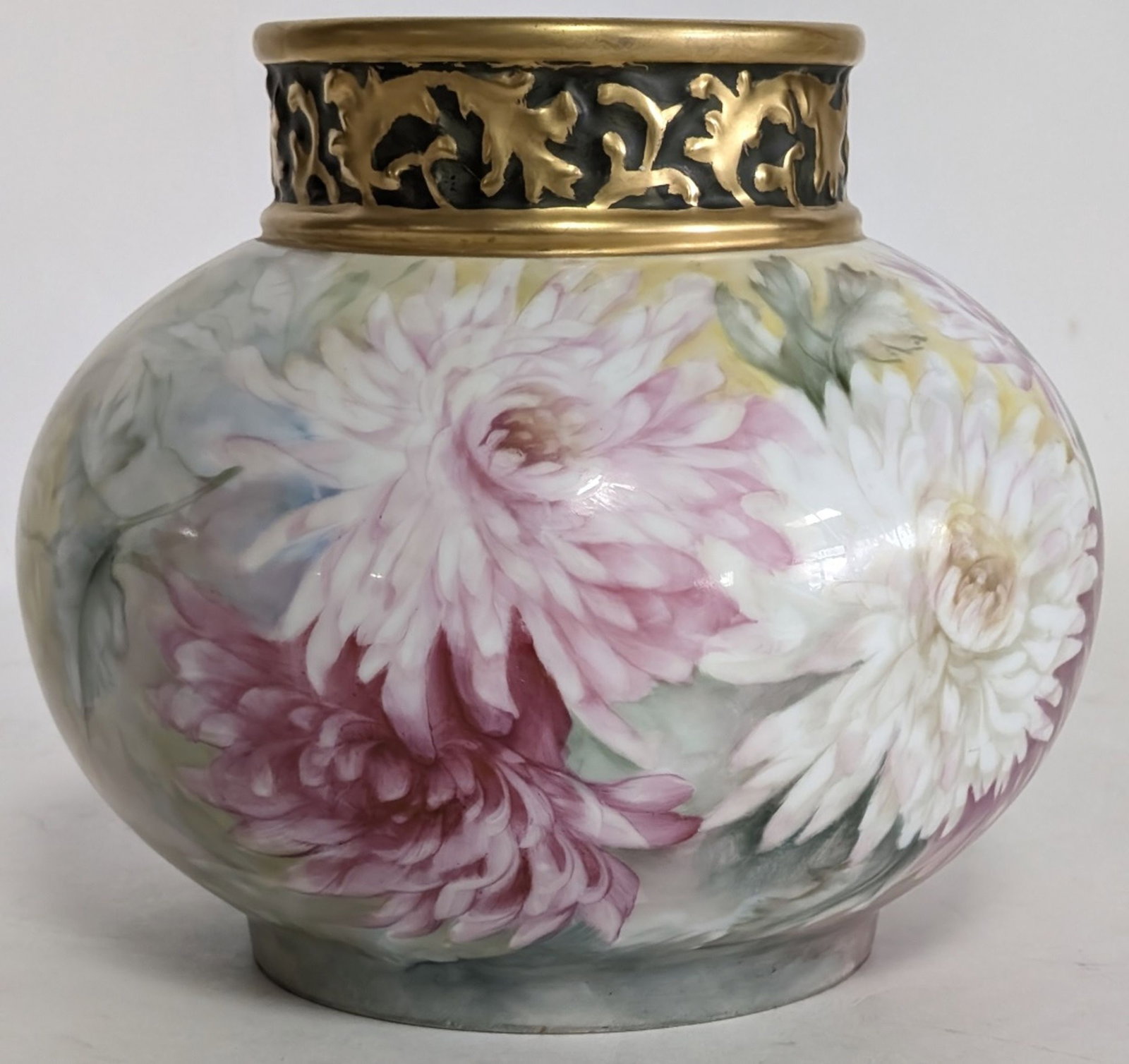 Fine Antique Limoges Porcelain Jardiniere 8.5W": Gorgeous gold rimmed, hand painted, Limoges porcelain Jardiniere by J.P. Co. Very good condition with no visible chips or cracks. 6.5H x 8.5W in. From a fine estate near Atlanta.