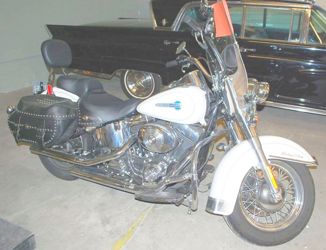 2004 HARLEY DAVIDSON FLSTC MOTORCYCLE