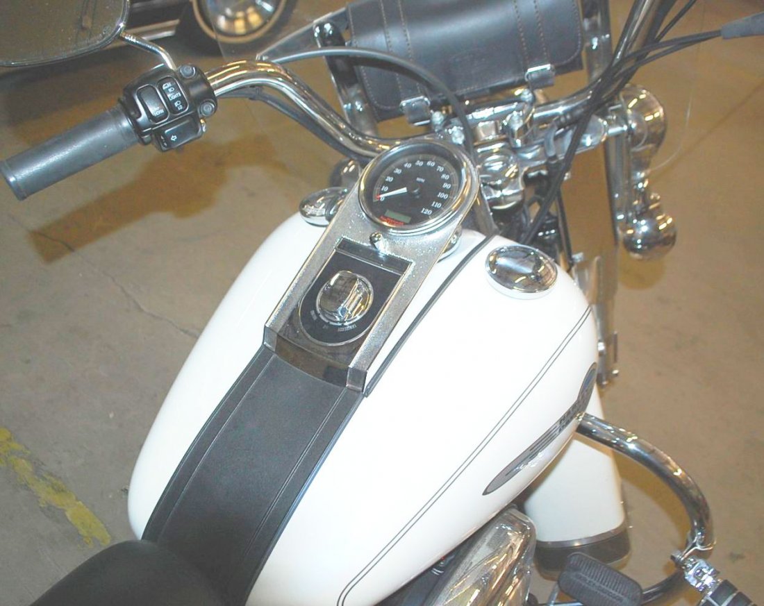 2004 HARLEY DAVIDSON FLSTC MOTORCYCLE - 7