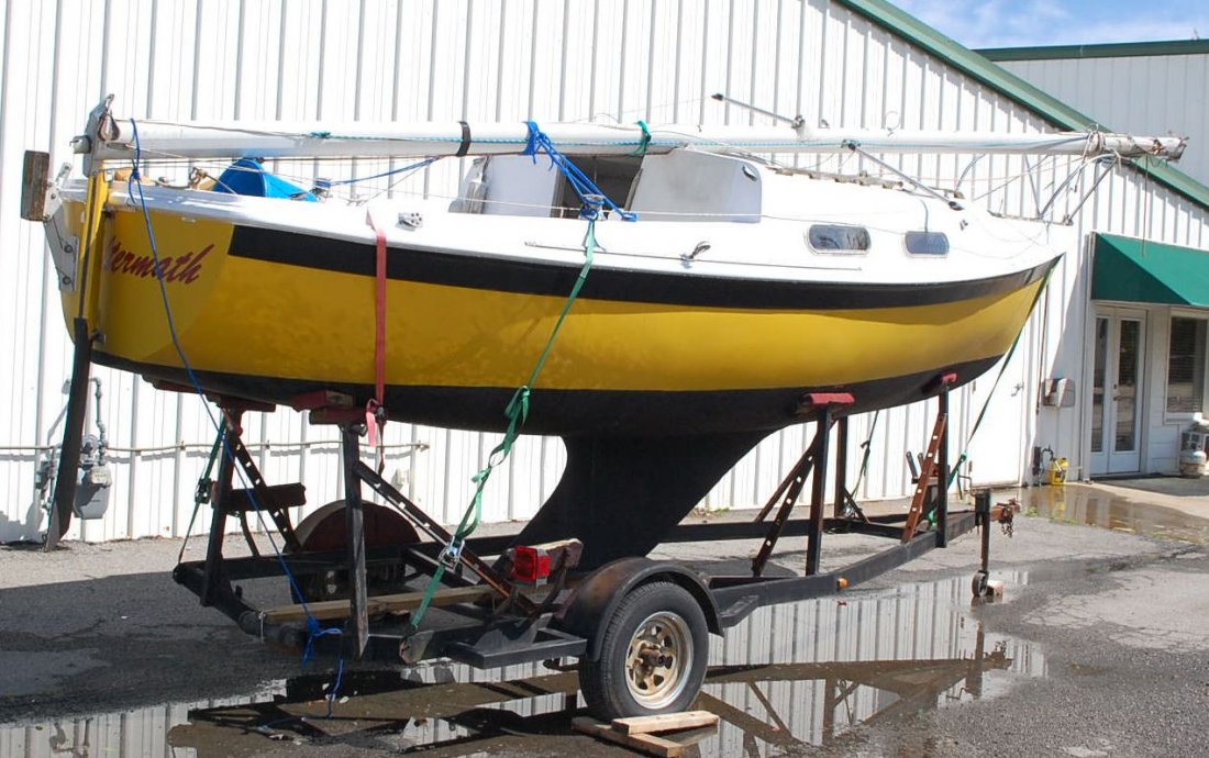APPROX 20' SAIL BOAT WITH TRAILER