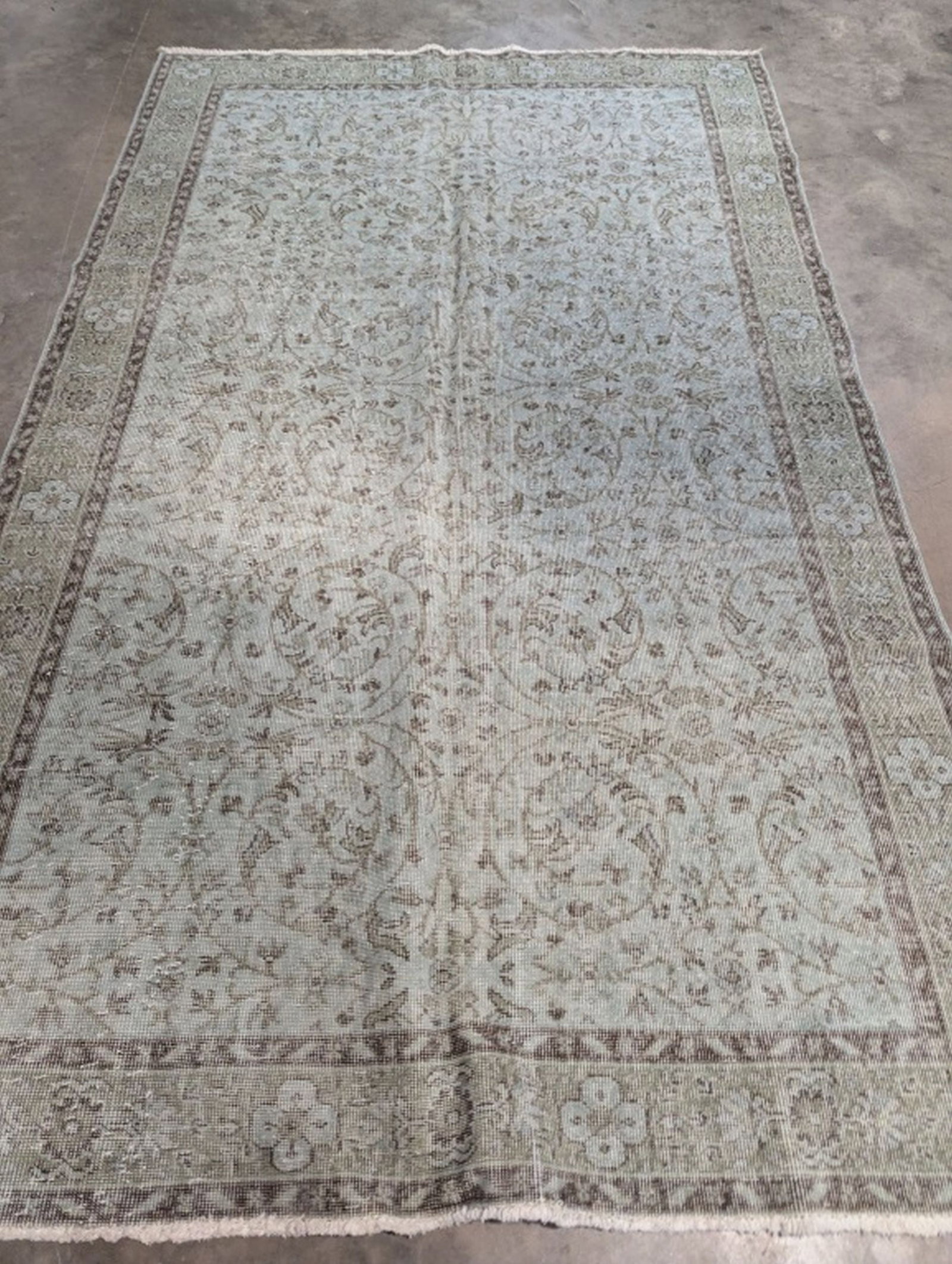 Oushak Hand Knotted Rug 6 x 9.9 ft: Beautiful Hand Knotted Rug! 6 x 9.9 ft. Retail 1500. Semi-antique 20 - 50 years old. In good condition and ready to use. May have some wear. We consider the photos to be the condition report. Please b