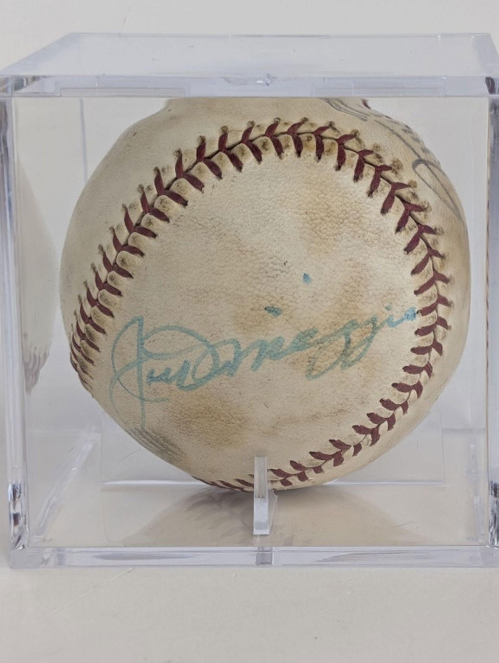 Joe DiMaggio, Willie Mays, Signed Baseball (1 of 8)
