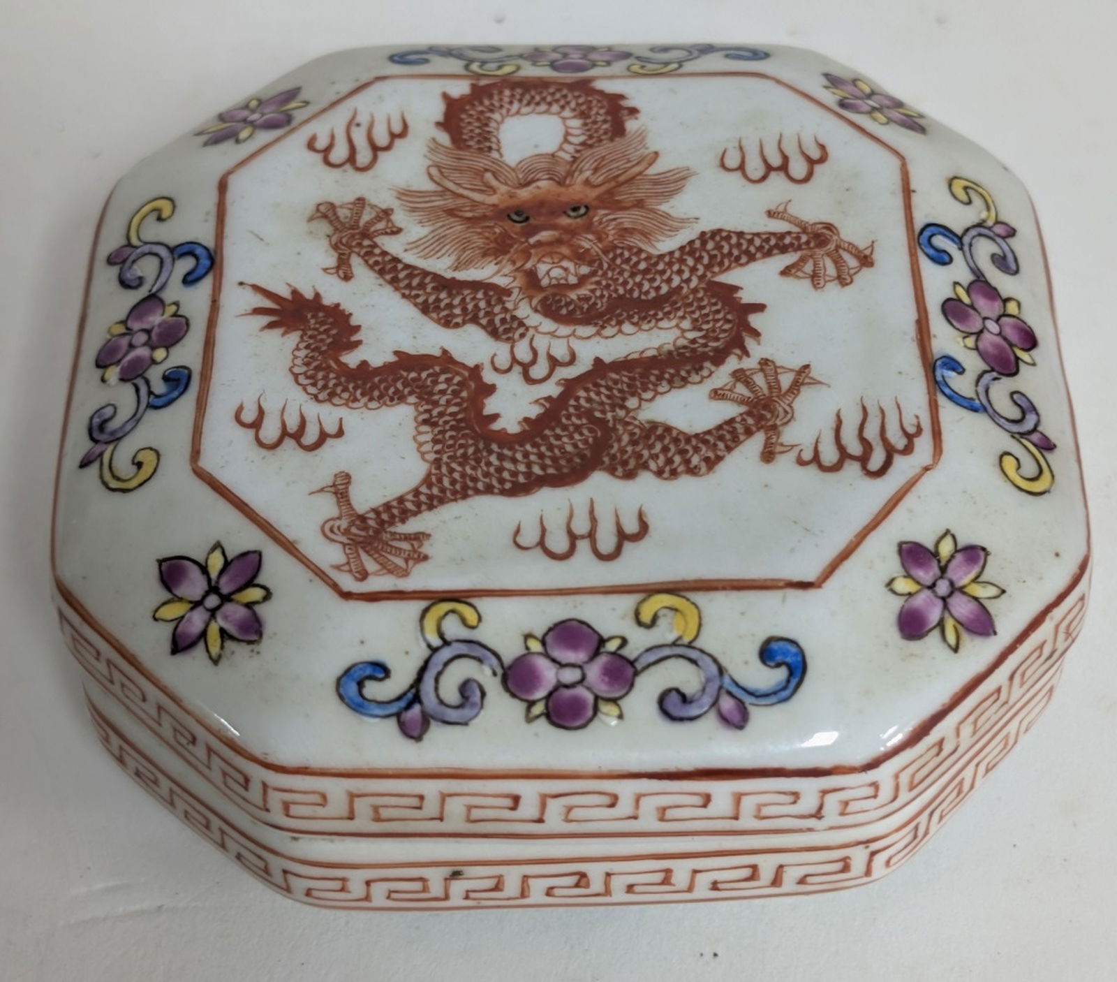 Antique Chinese Octagonal Porcelain Box w Lid: Chinese porcelain octagonal lidded box or ink box. 1.5H x 3.5W in. Gorgeous! It features hand-painted decorations in a polychrome palette, possibly Famille Rose. The lid is adorned with a central red
