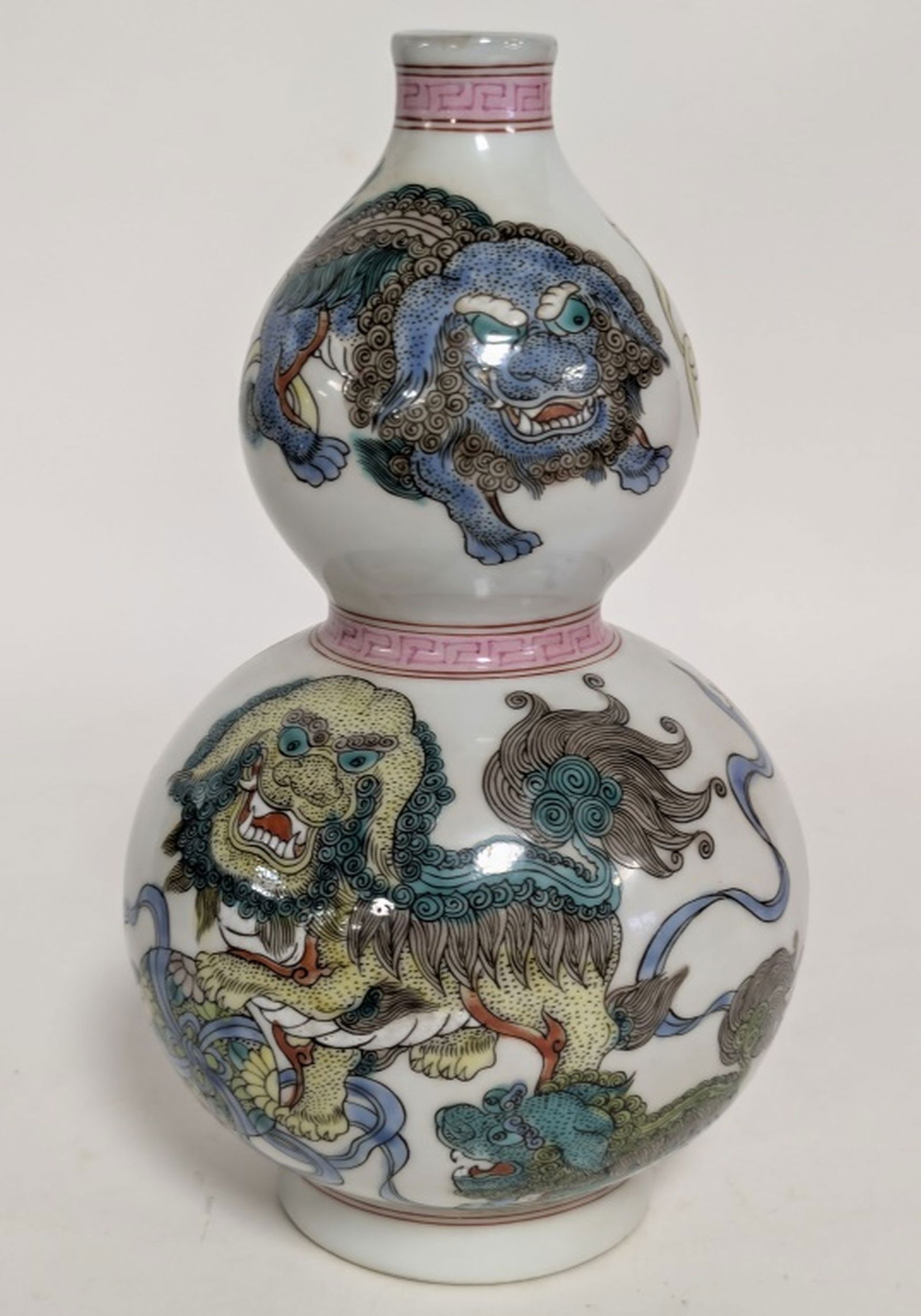 Antique Chinese Famille Rose Foo Lion Vase 8.5"H: Chinese porcelain double-gourd vase. 8.5H x 5W in. The vase features colorful overglaze enamel decorations in the famille rose palette, which includes pinks, blues, greens, yellows, and aubergine. The