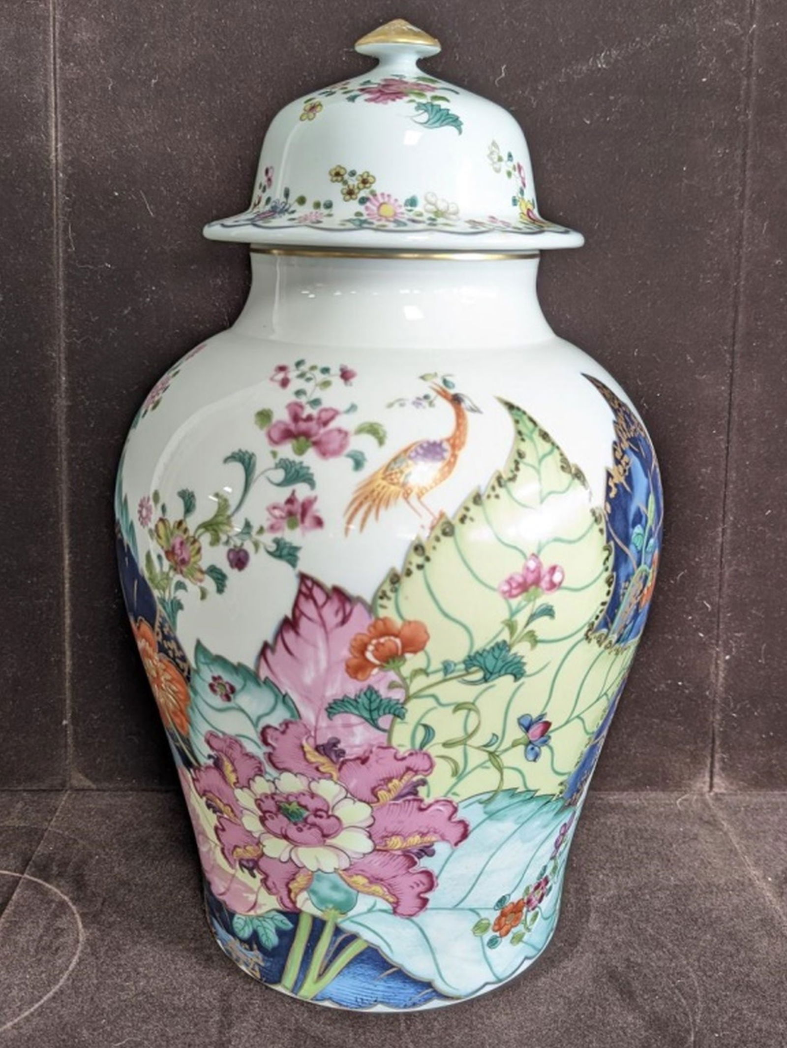 Mottahedeh “Tobacco Leaf Large Ginger Jar 16": Maker: Mottahedeh. Items: Large Ginger Jar & Lid. Pattern: Tobacco Leaf. Maker’s Mark Location: Bottom. Color: Multicolor Flowers & Leaves, Smooth. Number of Pieces: 2. Comes with Original Box: