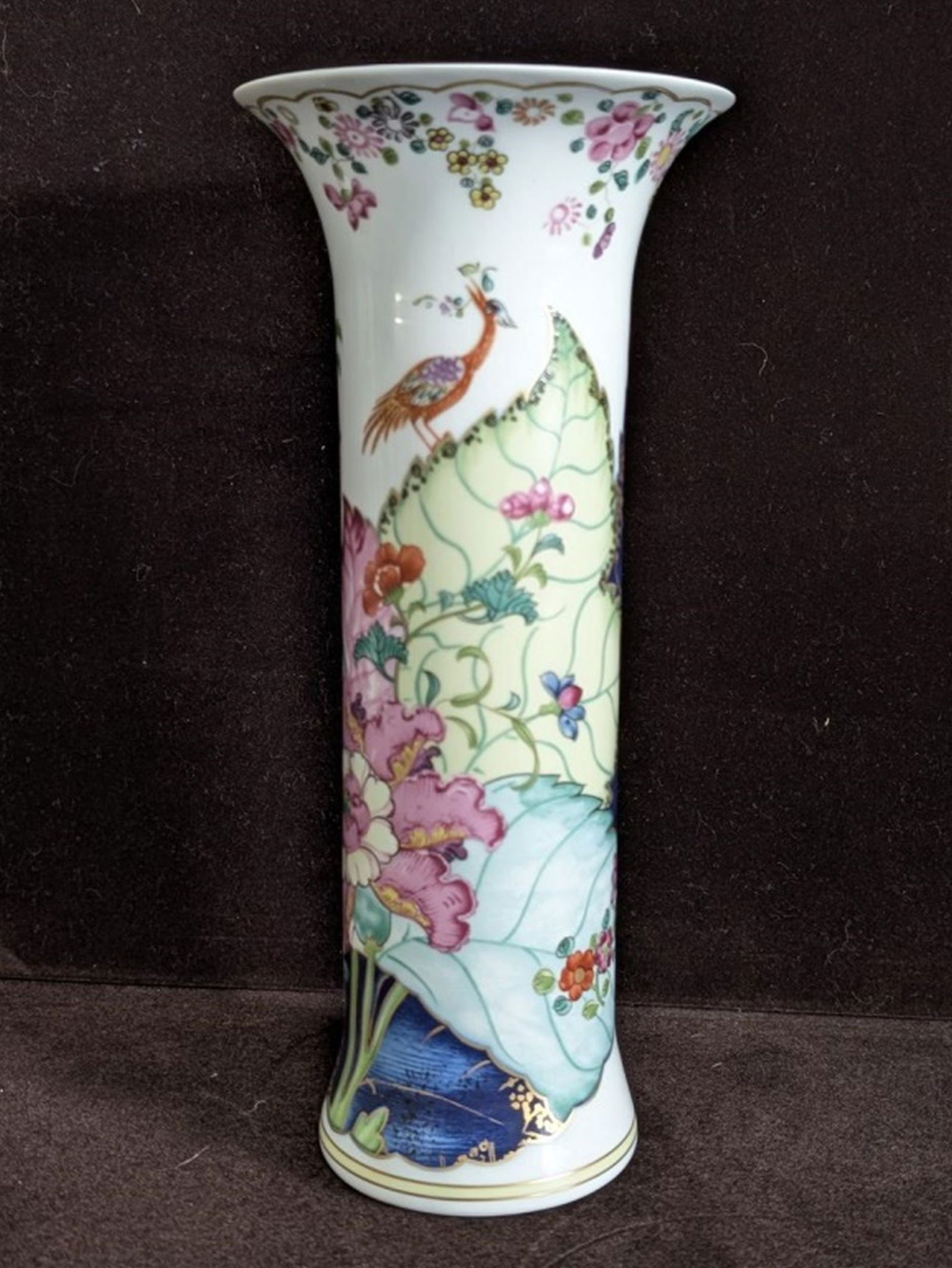 Mottahedeh “Tobacco Leaf Trumpet Vase, 11": Maker: Mottahedeh. Item: Trumpet Vase. Pattern: Tobacco Leaf. Maker’s Mark Location: Bottom. Color: Multicolor Flowers & Leaves, Smooth. Number of Pieces: 1. Comes with Original Box: No. Measure