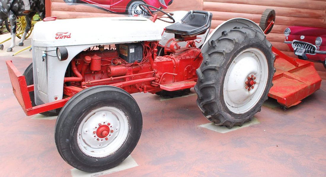 FORD TRACTOR WITH BUSHHOG: USED,