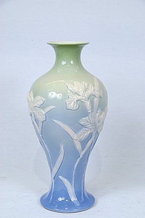 Iris Blue Vase: 8.5 Dia x 18.5 H 8.5 Lb D10834762