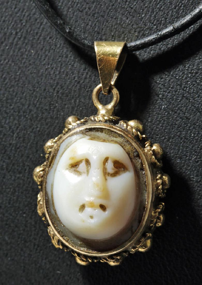 Ancient Roman White Stone Cameo / 18 K Gold Pendant (1 of 2)