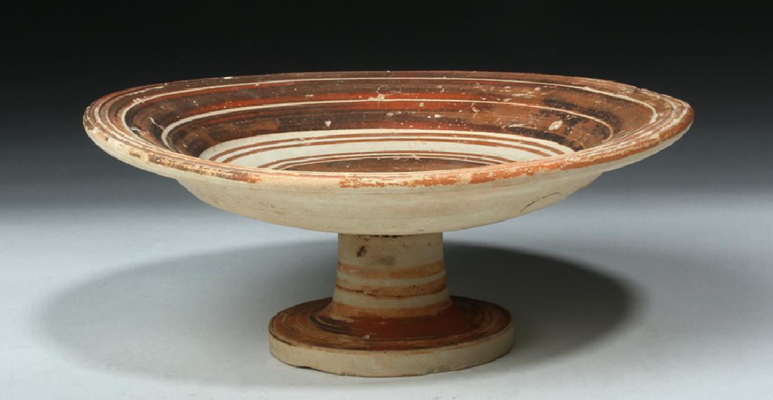 Daunian Pottery Pedestal Dish - Nicely Decorated: **First Time At Auction** Magna Graecia, Italian peninsula, Daunia, ca. 350 BCE. A polychrome wheelmade deep dish standing upon a pedestal foot, the interior of the dish and the foot decorated with a