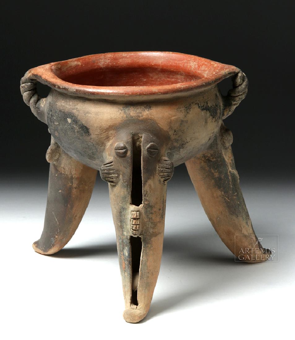 Large Costa Rican Pottery Tripod Vessel (1 of 8)