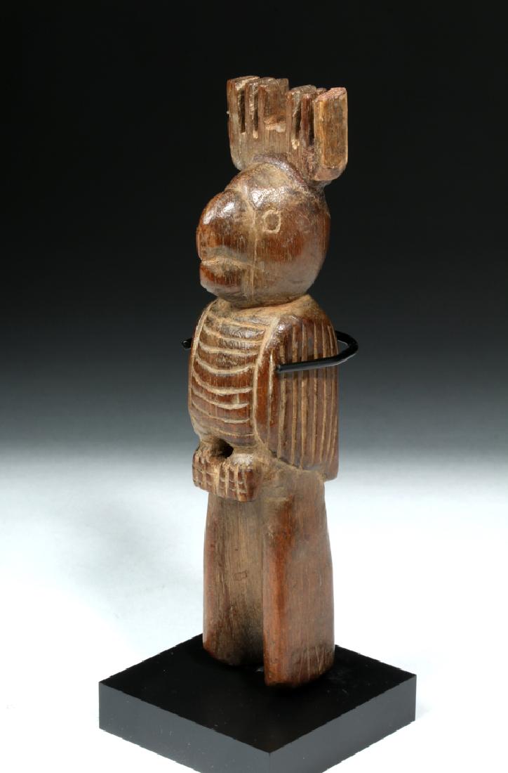 Superb Guatemalan Wooden Slingshot - Parrot Form: **Originally Listed At $100** Guatemala, early 20th century CE. A very attractive wooden slingshot (ondilla) in the form of a parrot. The avian figure is "standing" upon an elongated tail with its fee