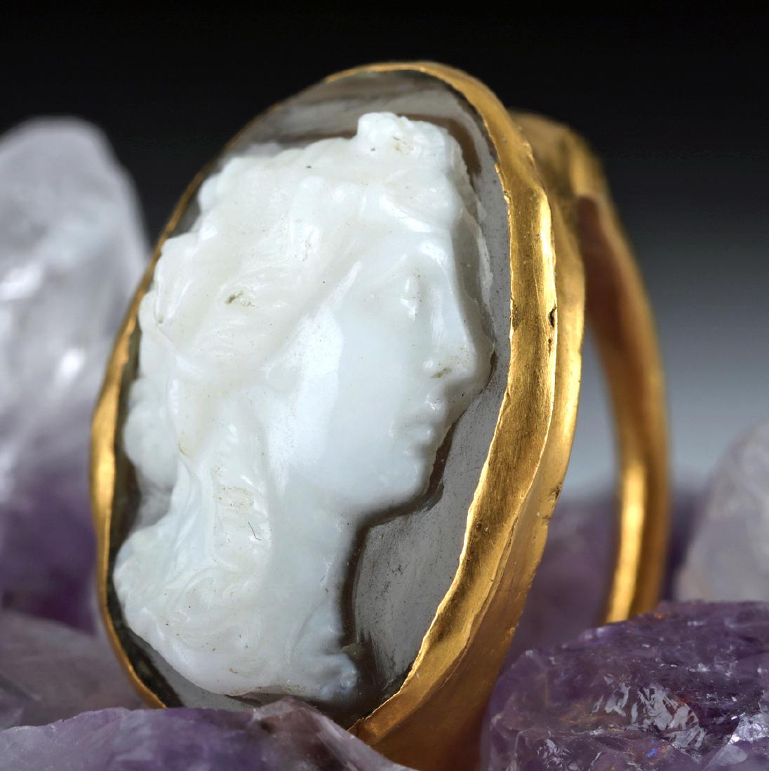 Hellenistic Gold and Agate Cameo Ring (1 of 3)