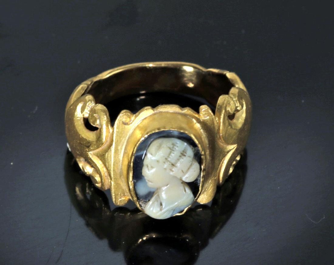 Roman 23K Gold Ring w/ Glass Cameo of Empress, 14.3g (1 of 4)