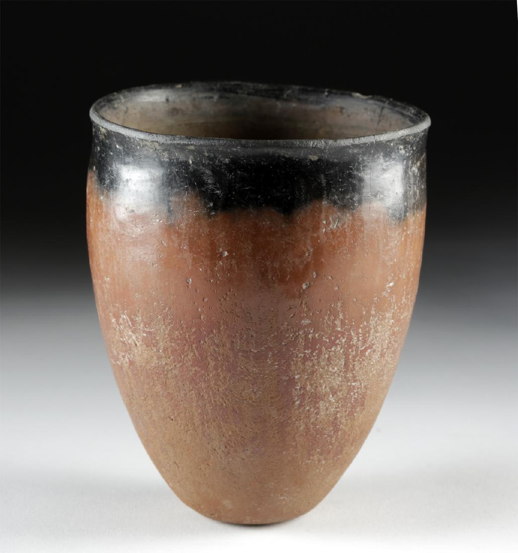 Very Fine Egyptian Pre-Dynastic Naqada Blacktop Vase (1 of 6)