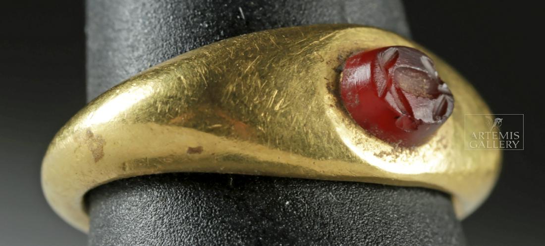 Roman Gold and Carnelian Lady's Ring - 4.2 g (1 of 4)