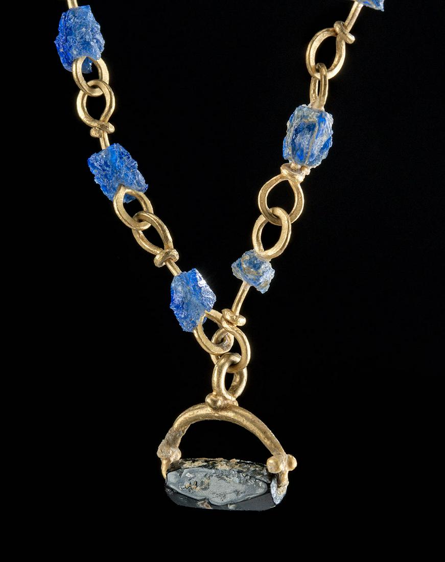 Stunning Roman 22K+ Gold & Lapis Necklace: Roman, Imperial Period, ca. 2nd century CE. A striking, higher than 22 karat gold link-in-link necklace with 21 dark blue lapis beads - most of which are rounded though the 2 largest are rough cut whi