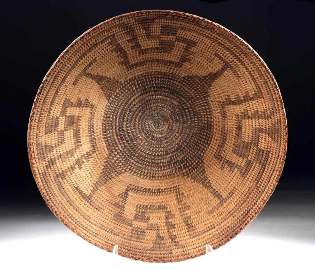 19th C. Native American Papago Basket Devil's Claw: Native American, Papago culture, Sonoran Desert, Arizona / New Mexico, ca. 19th century. A very large and early Papago basket woven from native plants including Devil's Claw. The early Tohono O'odham 